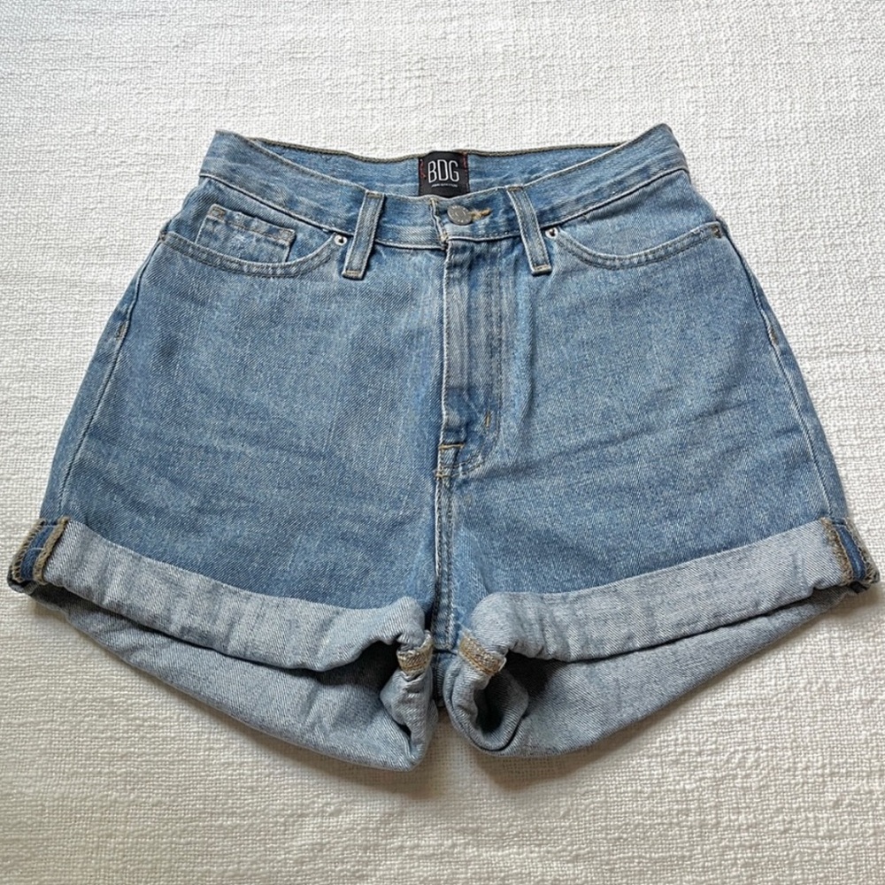 BDG Jeans blue mom high rise denim jean shorts US 25